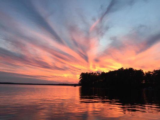 Beautiful views on Round Lake