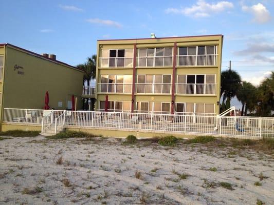 This is the backside of the motel. So this is what you would see if you were looking at it from the beach!