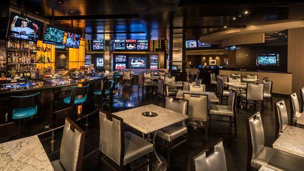 Grab a slice of pizza and a beer while you sit back and enjoy your favorite games at the Ringer Bar in Las Vegas.