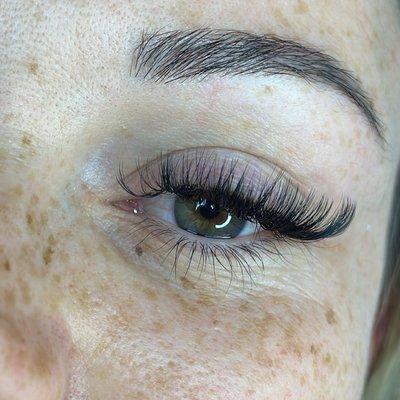 Light volume lash extensions