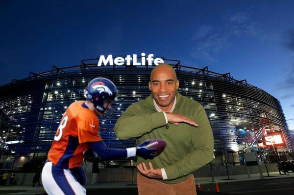 NFL Star Tiki Barber enjoyed TapSnap at a VIP pre-game Super Bowl party in 2014.