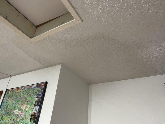 the before and after of a popcorn patch on a ceiling