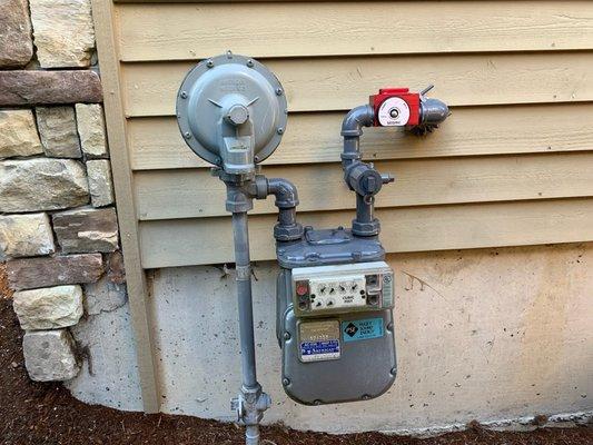 Residential seismic gas shut off valve installation