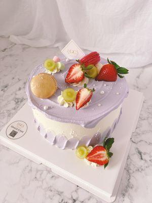 Fresh cream and fruit chiffon cake.