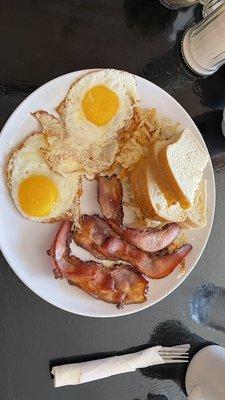 2 eggs, bacon, hash browns & sourdough toast