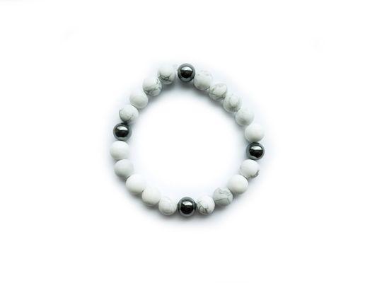 Calm bracelet with natural stones and balance