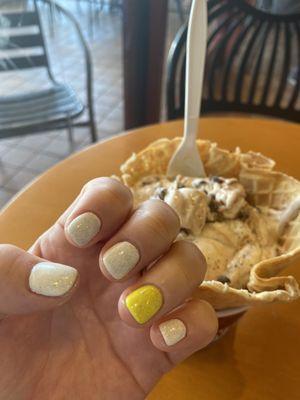 Gel nail in white & neon yellow topped off with sparkles