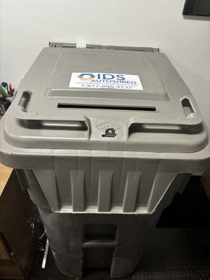 96 gallon shred bin