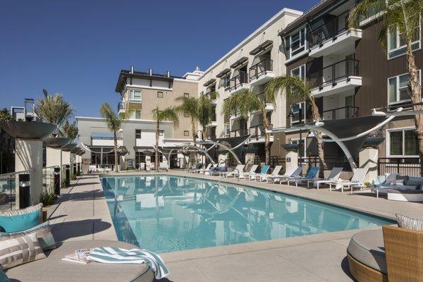 Amazing Resort-Style Pool Experience Only at Jefferson Platinum Triangle!