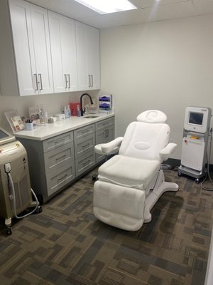 Artemedica Healdsburg Vivace RF Microneedling, CoolPeel, Laser Hair Removal and Clear + Brilliant Touch Room