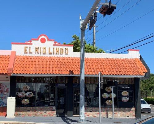 FOTO FACHADA RIO LINDO CAFE