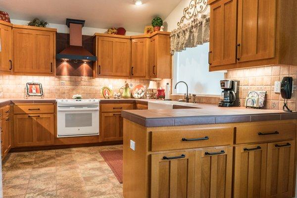 This kitchen design by Lawson Construction makes you feel the warmth of home cooking just looking at it.