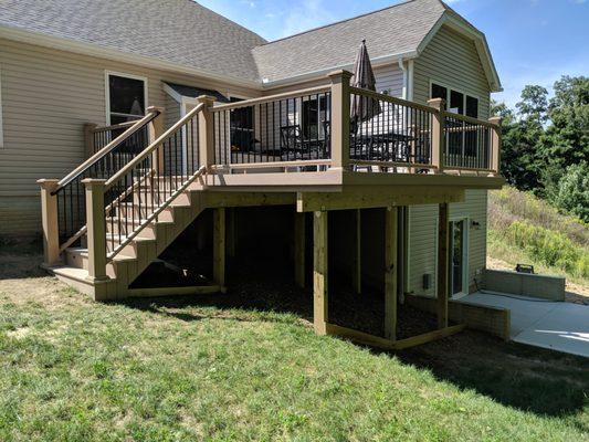 Azek Brownstone decking and railing with aluminum balusters