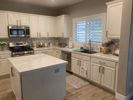 New porcelain island, counters and tiled backsplash