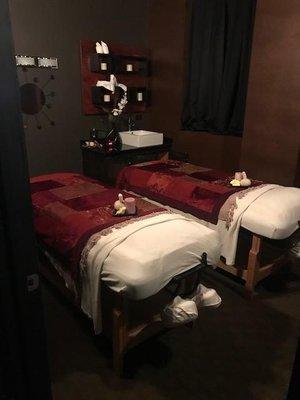 couples massage room