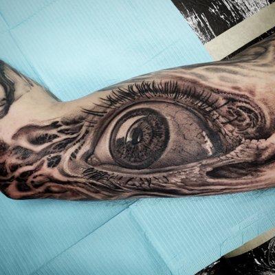 Black and grey under arm bio organic eye