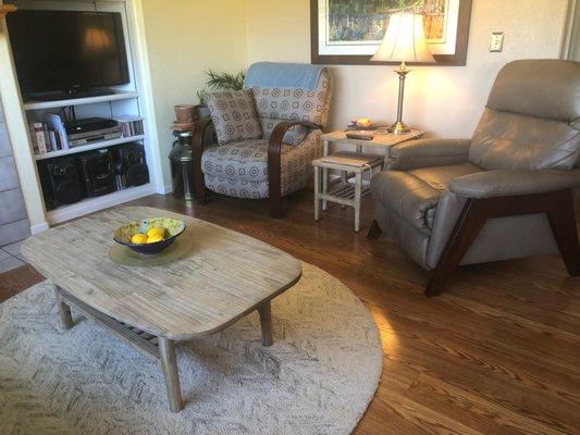 Nesting end table set and coffee table