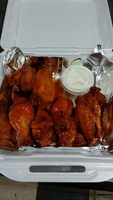 Awesome Buffalo wings!  Hot & juicy