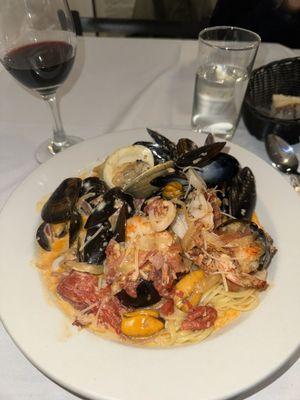 Linguine frutti de mare - mussels, shrimp, calamari, & clam ( i asked for vodka sauce though)