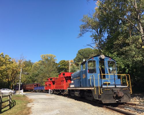 Wilmington & Western Steam Railroad leaving Greenbank Station