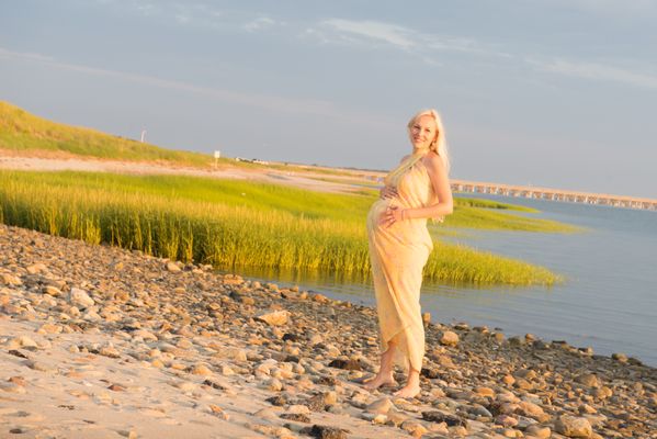 Beach maternity shoot