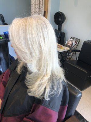 Blonde highlights and long layer haircut.
by Tracy