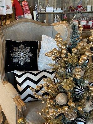 Shelly's Gift & Christmas Boutique