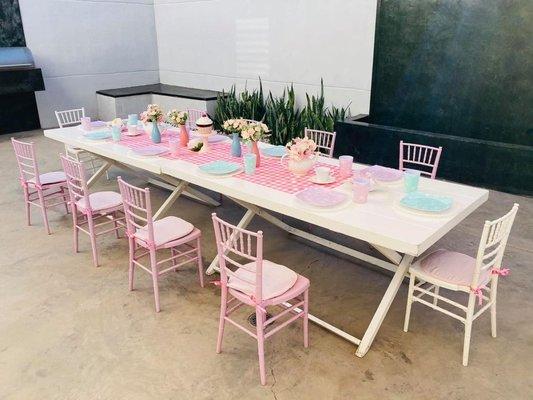 Kids tables and chairs