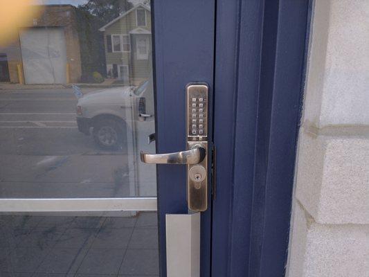 Grade 1 Keyless entry throughout