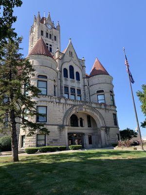 Castle-like courthouse