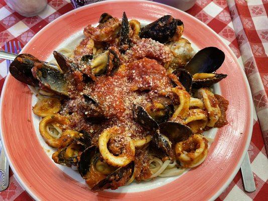 Seafood Combo (over linguine)