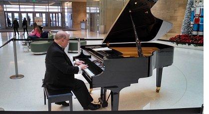 Fred Yacono playing at the Mall of America