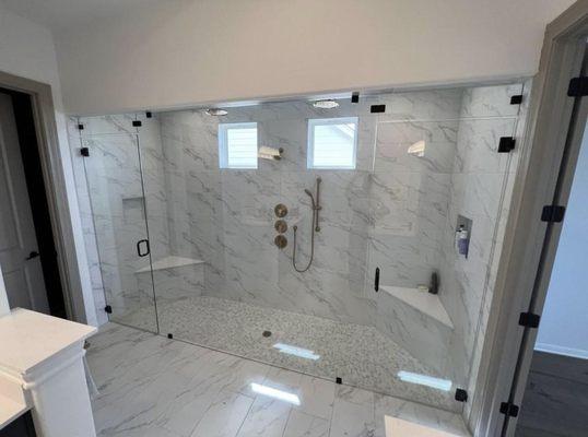 Frameless shower