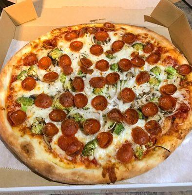 Pepperoni, mush, onion, broccoli