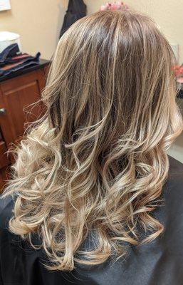 Blonde hair is only a dye away, Redmond Hair Stylist Sheena can bring your highlights, lowlights and all over hair lights to life!