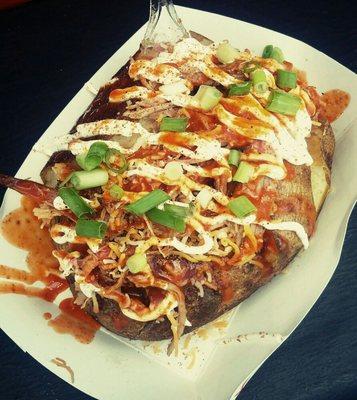 "Phat Spud"
Loaded Potato with pulled pork, cheese, green onion, our homemade BBQ sauce and sour cream.