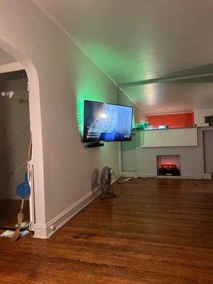 Mounted tv and sound bar