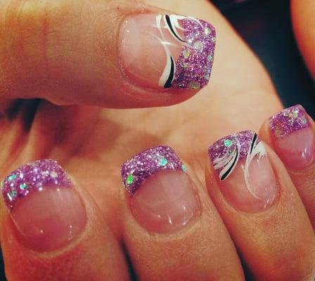 Want the classic french look but with a little pizzazz? Try our polish-free diamond tips and never worry about smudges again!