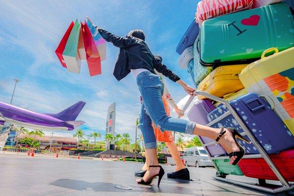 Don't cart your luggage around Scottsdale. While you kick up your heels, leave the luggage to us. We pick up, store & deliver.