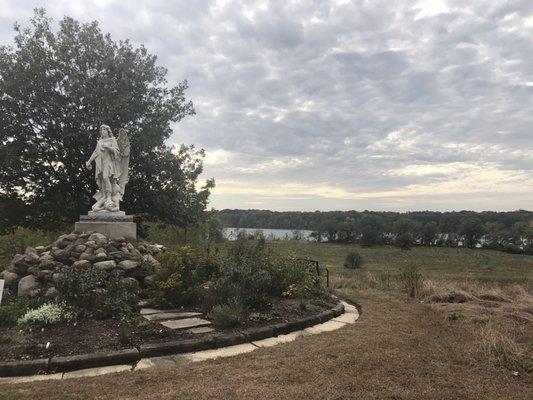 Looking at the preserve and Niagara River from Lower River Road