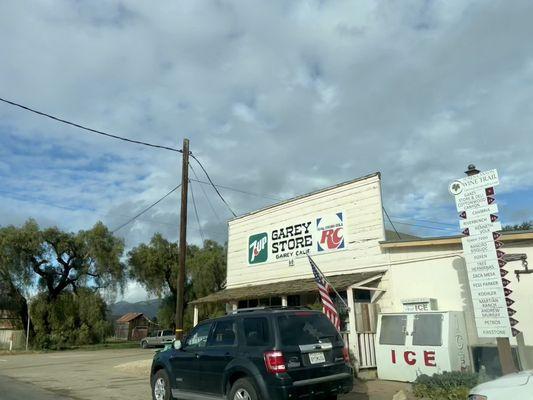 Store front. Parking around the side. Yummy tri-tip sandwiches.