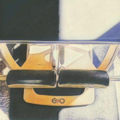 Split pedal EXO chair