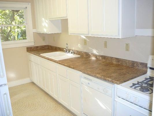 2109 V Street one bedroom kitchen