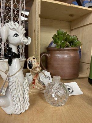 Many vintage decorative items!