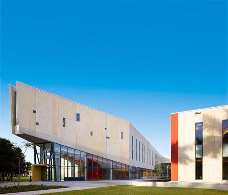 Florida International University Graduate School of Business Exterior