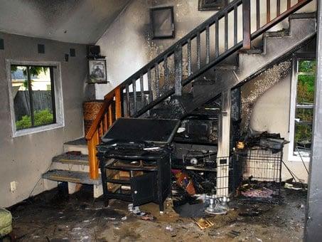 FIRE OR SMOKE DAMAGE TO YOUR HOME OR BUSINESS ? WE CAN HELP!