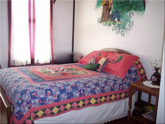 WATERMELON ROOM, with Queen Size bed, overlooking Evan's Park.