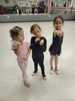 Beginner 4-5 yr old Ballet, Tap & Acrobats. Sat. 10:30