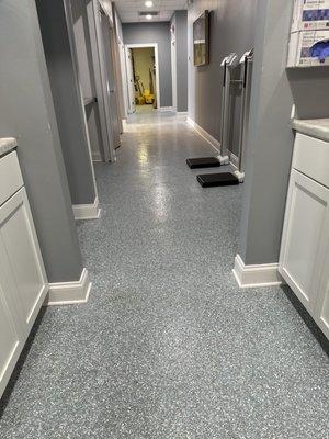 Polyaspartic/vinyl flake flooring