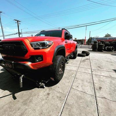 2019 Toyota Tacoma w/ Leveling Kit. 18X9" Fuel Covert Wheels and 285/65R18 Nitto Ridge Grapplers